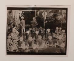 1975 Távoli mennydörgés, indiai film 11 jelenete negatívokon, (ezekről nagyították a mozik előterében kiállított papírképeket), 6x7 cm