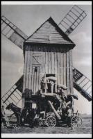 cca 1916 Magyar katonák a szélmalomban, modern nagyítás  ismeretlen képi forráshelyről, 15x10 cm