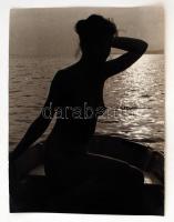 1960 Czakó László: Sziluett, pecséttel jelzett, feliratozott vintage fotóművészeti alkotás, 37x30 cm
