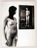 cca 1985 Lányok egymás között, jelzés nélküli vintage fotóművészeti alkotás, 40x30 cm / erotic photo, 40x30 cm
