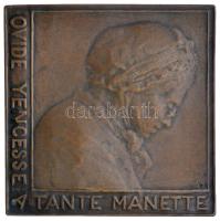 Franciaország DN "Tante Manette (Manette nagynéni)" Br szögletes plakett. Szign.: Ovide Yencesse (1869-1947)(79,09g/74x74mm) T:2 France ND "Tante Manette (Aunt Manette)" Br rectangula plaque. Sign.: Ovide Yencesse (1869-1947) (79,09g/74x74mm) C:XF