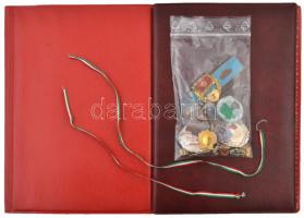 23db-os vegyes magyar jelvény és kitűző tétel, főleg a szocialista időszakból, közte DN "A 10 é...