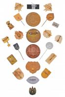 21db-os vegyes külföldi jelvény és kitűző tétel közte "Solidaridad Guerrillas Colombianas"...