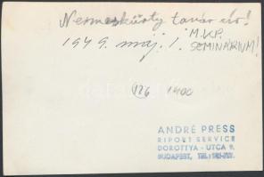 1949 Nemeskürty István(1925-2015) előadást tart, MKP szeminárium, háttérben Rákosi Mátyás portréjáva...