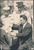 Katkó István: Kibic és kártyázók, jelzetlen fotó, 13x9 cm