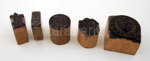 5 db különféle rózsagyökér nyomódúc, nagyrészt címerekkel, különböző alakban