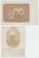 cca 1920-1930 Román család népviseletben, 2 db fotólap, az egyik vágott, feliratozva, 11x9 és 9x14 cm
