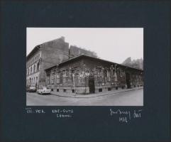 1978 Jankovszky György(1946-): Budapest, VIII. kerület, Nap és Futó utca sarok, feliratozva, aláírt, pecséttel jelzett, kartonra kasírozva, fotó: 12x18 cm, karton: 22x26 cm