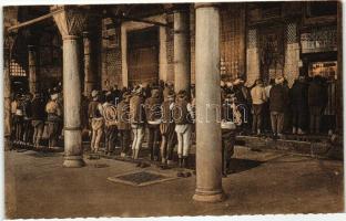 Constantinople, La Priere (Cour de la Mosquee Rustem-Pacha) / pray, mosque interior