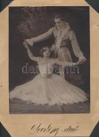 cca 1920-1930 A Darling-duó, Diskay Fotó Budapest, hidegpecséttel jelzett, kartonra kasírozva, feliratozva, felületén kis sérülésekkel, 23x17 cm, karton 30x21 cm