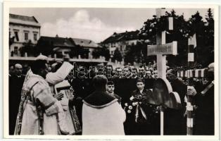 1938 Ipolyság, Sahy; bevonulás, a felszabaduló Felvidék első országzászlójának felszentelése / entry of the Hungarian troops, flag, ceremony So. Stpl