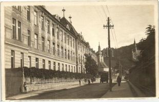 Trencsén, Trencin; utca, templom / street, church