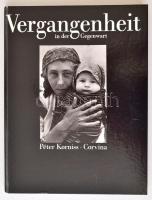 Korniss, Péter: Vergangenheit in der Gegenwart. Bp., 1979, Corvina. Kartonált papírkötésben, jó állapotban.