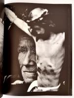 Korniss, Péter: Vergangenheit in der Gegenwart. Bp., 1979, Corvina. Kartonált papírkötésben, jó álla...