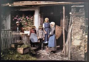 Bendavid-Val, Leah: Familie. Washington, 2004, National Geographic. Kartonált papírkötésben, papír v...