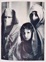 Kettős utazás. Magyar fotográfiák a világról (1857-1978). Linked Journeys. Hungarian photographs fro...