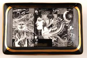 Szász Endre által tervezett aranyozott jelzett Hollóházi porcelán bonbonniere az "Arcok" s...