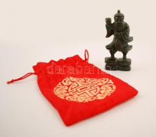 Keleti jade figura selyem tarsolyban, m:12cm,
