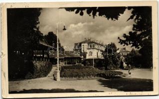 12 db főleg RÉGI magyar városképes lap; Balaton és környéke / 12 mostly old Hungarian town-view post...