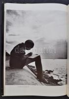 Photographia Hungarica. Mai magyar fotóművészet. Szerk.: Szántó Tibor. [Bp.], 1971, Magyar Helikon. ...