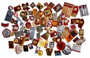 84db-os szocialista jelvény és kitűző tétel, túlnyomórészt "Lenin" T:vegyes 84pcs of socialist badges and pins, mainly "Lenin" C:mixed