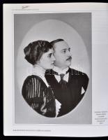 L. Bajti Etelka: Strelisky. Egy fényképészdinasztia száz éve. Bp., 2001, Magyar Fotográfiai Múzeum (...