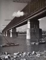 Ma már csak emlék? / Mere memories? 1952 Budapest 1975. Vál.: Gere Mihály. Bp., 2002, Városháza. Pap...