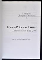 Korniss Péter munkássága. Dokumentumok 1961-2001. Összeáll.: Daróczi Kiss Márta. Bp., 2001, Magyar Fotográfiai Múzeum (A magyar fotográfia forrásai 1.). Papírkötésben, jó állapotban.