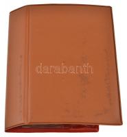 Piros műbőr érmetartó album 2db kihajtható berakólappal, összesen 57db férőhellyel, használt állapot...