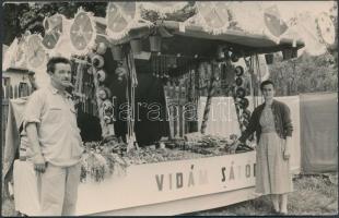 cca 1940-50 Vidám sátor, Pap Béla jelzett fotó, 9x14cm