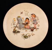 Kis festőművészek, fajansz fali tál, kézzel festett, jelzett, máz alatti repedésekkel, d: 21 cm