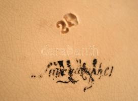 Kis festőművészek, fajansz fali tál, kézzel festett, jelzett, máz alatti repedésekkel, d: 21 cm