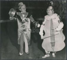 cca 1970 Bohócok,  fotó, 15x13cm