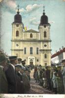Balázsfalva, Blaj; 1914 május 10-én a templom előtt / in front of the church (vágott / cut)