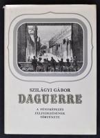 Szilágyi Gábor: Daguerre. A fényképezés felfedezésének története. Bp., 1987, Gondolat. Kartonált papírkötésben, papír védőborítóval, jó állapotban.