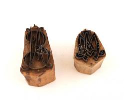 Régi monogramos pecsét, fa és fém, 2db