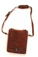 Barna több rekeszes valódi bőr férfi válltáska, megkímélt állapotban, 26x22 cm