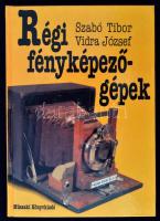 Szabó Tibor - Vidra József: Régi fényképezőgépek. Bp., 1994, Műszaki Könyvkiadó. Kartonált papírkötésben, jó állapotban.