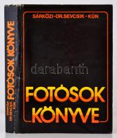 Sárközi Zoltán, Sevcsik Jenő, Kun Miklós: Fotósok könyve. Bp., 1977, Műszaki Könyvkiadó. Vászonkötésben, papír védőborítóval, jó állapotban.