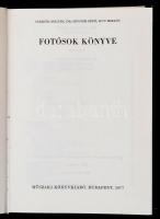 Sárközi Zoltán, Sevcsik Jenő, Kun Miklós: Fotósok könyve. Bp., 1977, Műszaki Könyvkiadó. Vászonkötés...