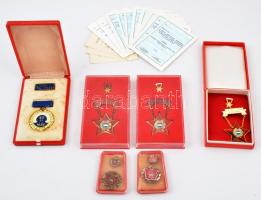6db-os szocialista kitüntetés tétel, közte "MÁV Szolgálati Emlékérem 40 év" aranyozott, zománcozott fém kitüntetéssel dísztokban és "Kiváló Ifjú Szakember" dísztokban + 17db kitüntetés viselésére jogosító kitöltetlen igazolvány T:2,2-