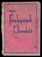 David, Ludwig: Fényképészeti útmutató. Univerzális kézikönyv fényképező amatőrök részére. Kassa, 1931, Athenaeum. Sérült gerincű, kopott papírkötésben.