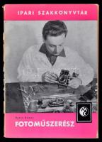 Botta Dénes: Fotoműszerész. Bp., 1964, Műszaki Könyvkiadó (Ipari szakkönyvtár). Kicsit sérült gerincű papírkötésben, egyébként jó állapotban.