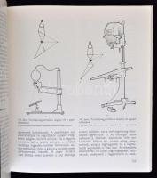Sevcsik Jenő: A fotos labor. Bp., 1973, Műszaki Könyvkiadó. Papírkötésben, jó állapotban