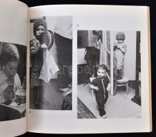 Berényi János: Fényképezés otthon. Az otthon fényképezése. Bp., 1978, Műszaki Könyvkiadó. Papírkötés...