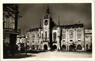 Munkács, Mukacheve; Városháza, Salvator gyógyszertár, Krausz, Basch Izsák, Falkovics Testvérek és Pannónia üzlete / town hall, shops