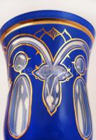 Kék üvegváza, többrétegű, hámozott, metszett, arany díszítéssel, hibátlan, m: 17 cm