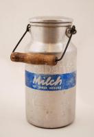 "Milch ist immer Gesund" feliratú alumínium tejes bödön, fedéllel, kopásnyomokkal, m: 24,5 cm