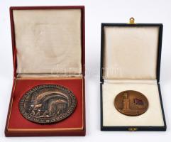 Magyarország 1967. "A nagy októberi szocialista forradalom 50. évfordulójára" egyoldalas öntött Br emlékérem dísztokban (165mm) + Örményország 1980. "1920-1980 / Az örmény szovjet szocialista köztársaság" orosz és örmény nyelvű, kétoldalas, zománcozott Br emlékérem dísztokban (70mm) T:2 Hungary 1967. "For the 50th anniversary the Great October Socialist Revolution" one sided cast Br commemorative medal in original case (165mm) / Armenia "1920-1980 / The Armenian Soviet Socialist Republic" Russian and Armenian language double sided, enamelled Br commemorative medal in original case (70mm) C:XF