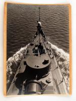cca 1940. A Kecskemét fedélzete és elülső lövege, a Dunai Flottila Wels-típusú őrnaszádja, fotó kartonra kasírozva, 40x27cm